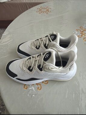 Under Armour Men's White and Black Mesh Athletic Sneakers